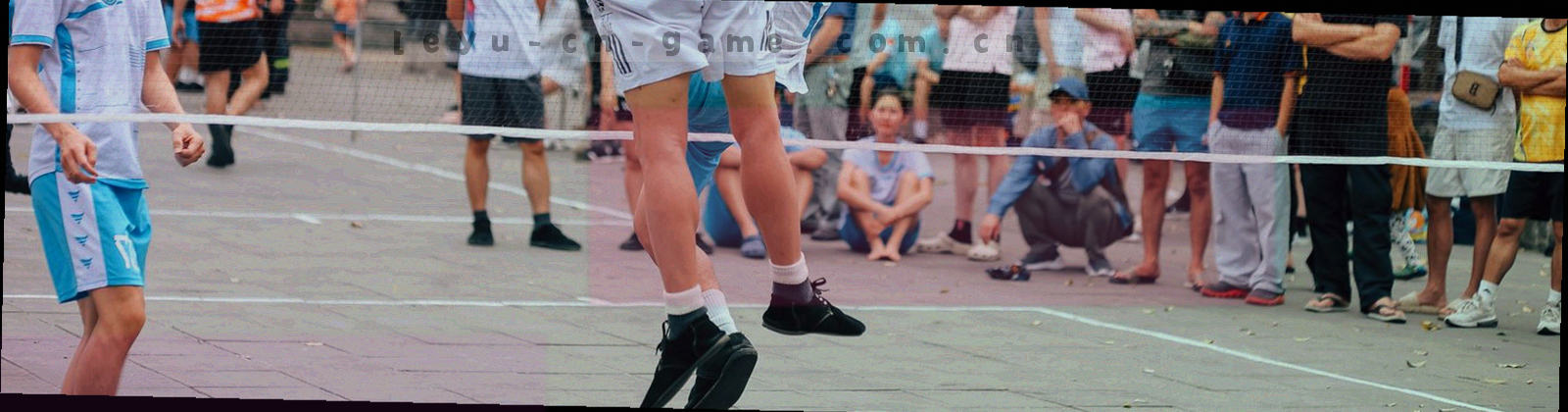 深蓝底色上流动的数据曲线与水波纹理，带有微弱青色光带，无文字